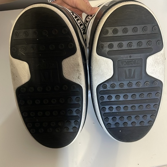 Womens moon boots fairly new worn 3x - Picture 6 of 6